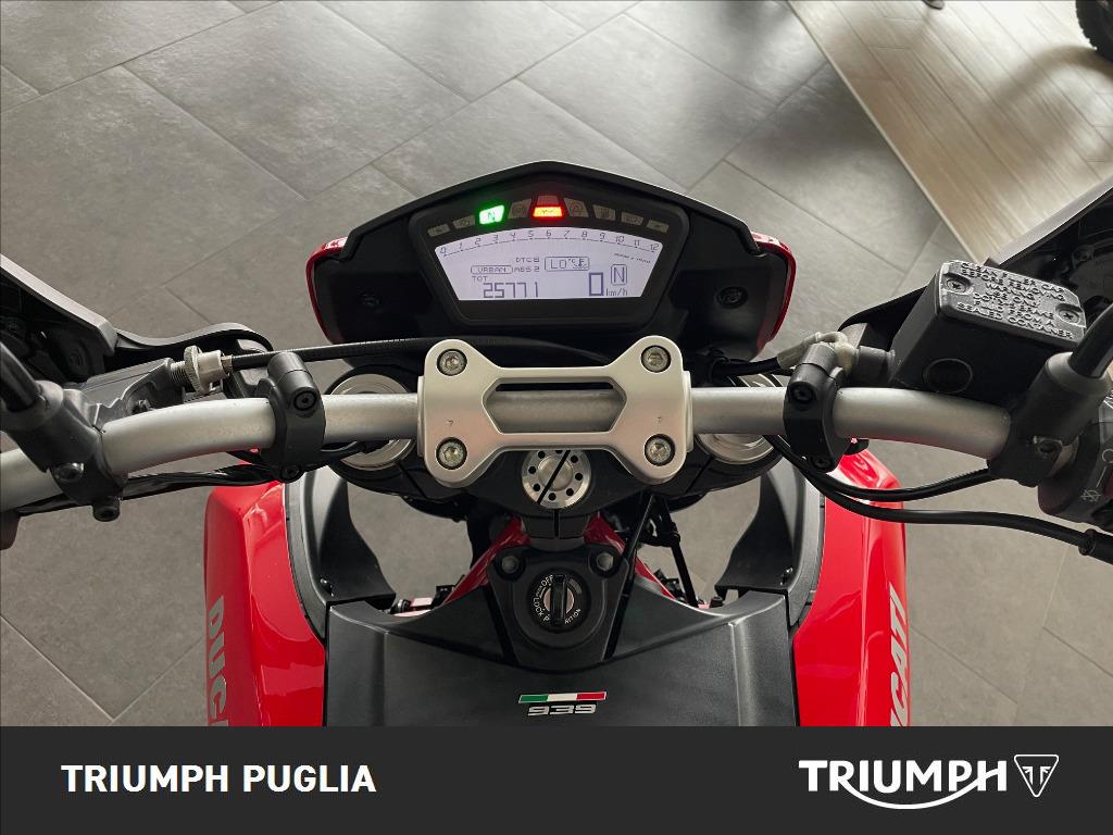 DUCATI Hypermotard 939 Red